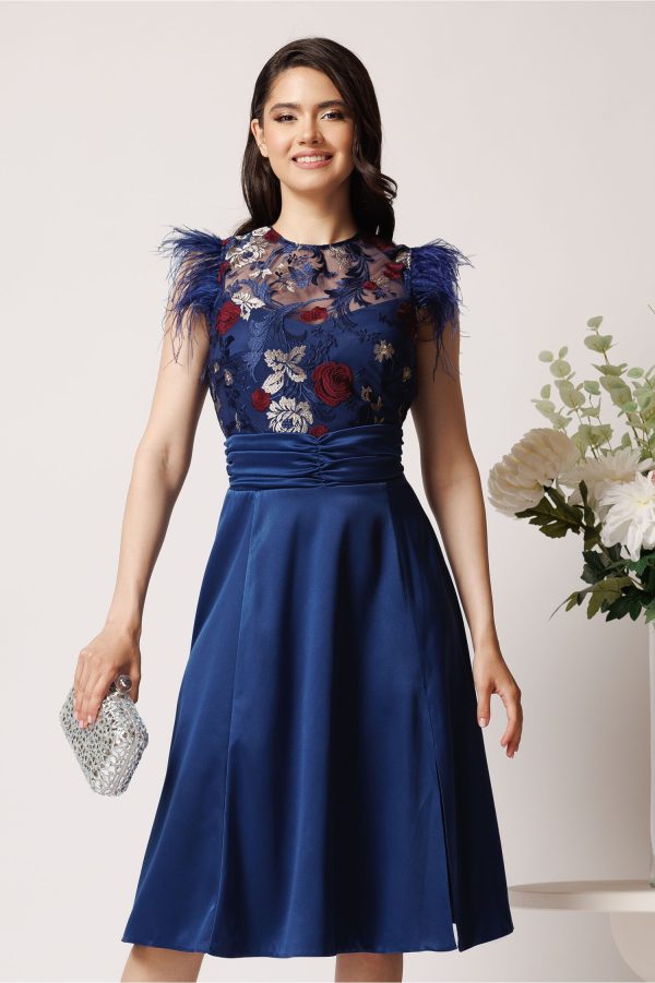 Rochie DY Fashion din satin albastra cu broderie la bust si pene la umeri Rochie DY Fashion din satin albastra cu broderie la bust si pene la umeri