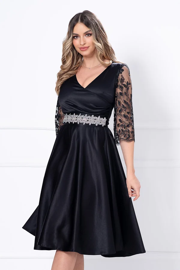 Rochie eleganta midi in clos neagra cu maneci din tulle brodat Rochie eleganta midi in clos neagra cu maneci din tulle brodat