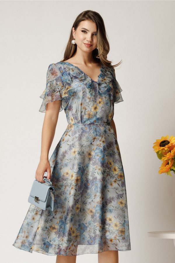 Rochie midi bleu din voal cu floricele albastre in clos cu volanase la bust Rochie midi bleu din voal cu floricele albastre in clos cu volanase la bust