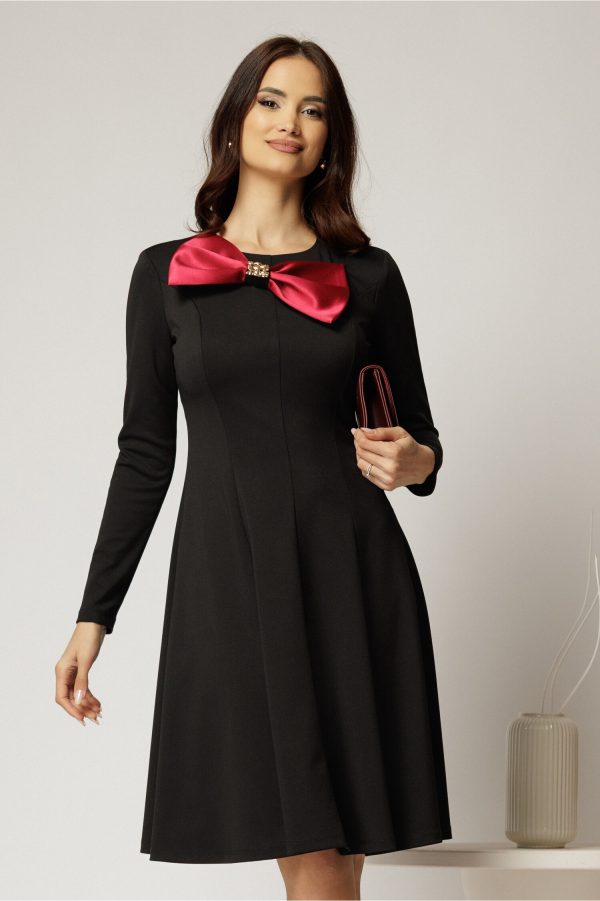 Rochie midi neagra in clini cu funda maxi satinata pe bust Rochie midi neagra in clini cu funda maxi satinata pe bust