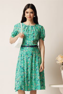 Rochie midi verde din viscoza in clos cu flori roz si curea in talie