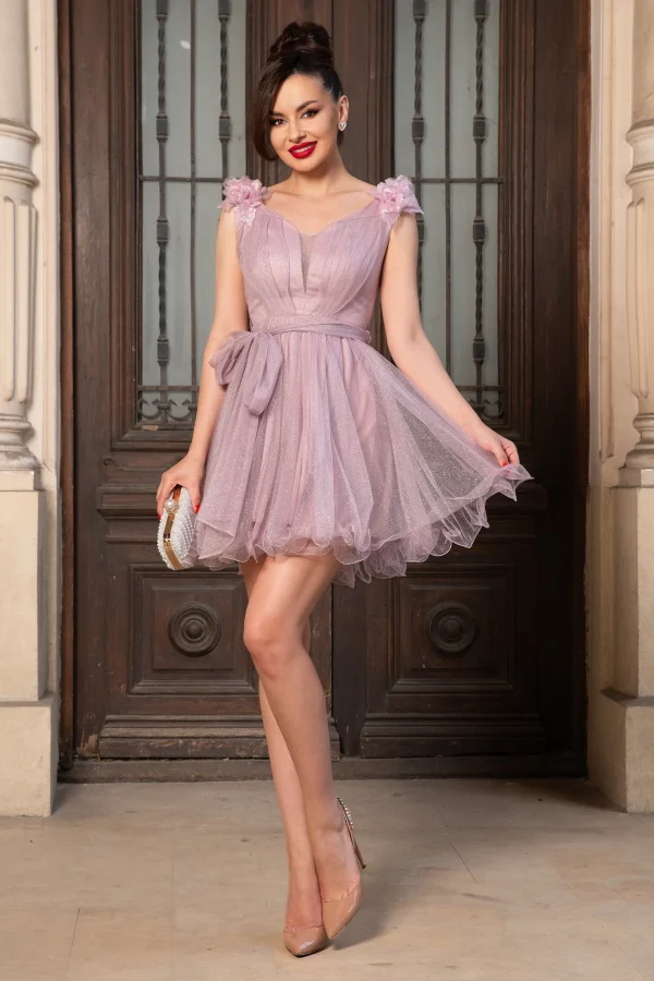 Rochie mini baby-doll roz cu trandafiri 3D la umeri Rochie mini baby-doll roz cu trandafiri 3D la umeri