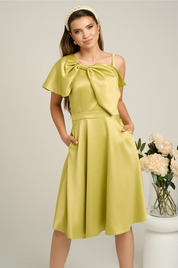 Rochie Moze eleganta din satin verde cu funda la bust si bretea cu perle