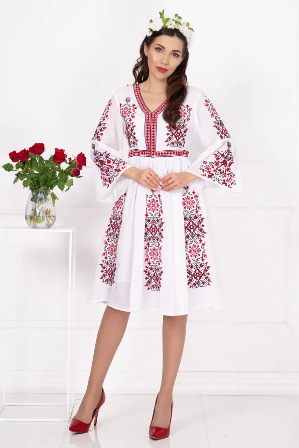 Rochie traditionala din bumbac Angelica cu broderie inspirata din folclor Rochie traditionala din bumbac Angelica cu broderie inspirata din folclor