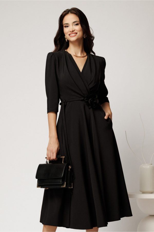 Rochie midi neagra din stofa in clos cu floare in talie Rochie midi neagra din stofa in clos cu floare in talie